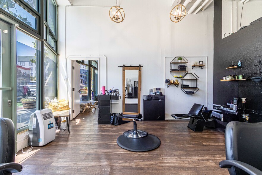 More Photos Of 147 Valencia St, San Francisco Apartments For Lease