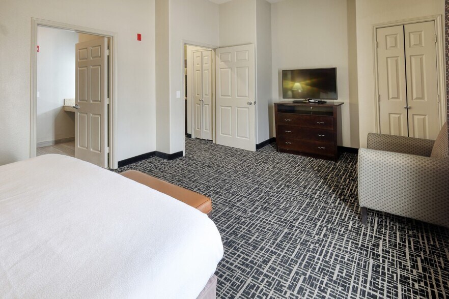 More Photos Of 5300 7th St, Bay City Hospitality For Sale