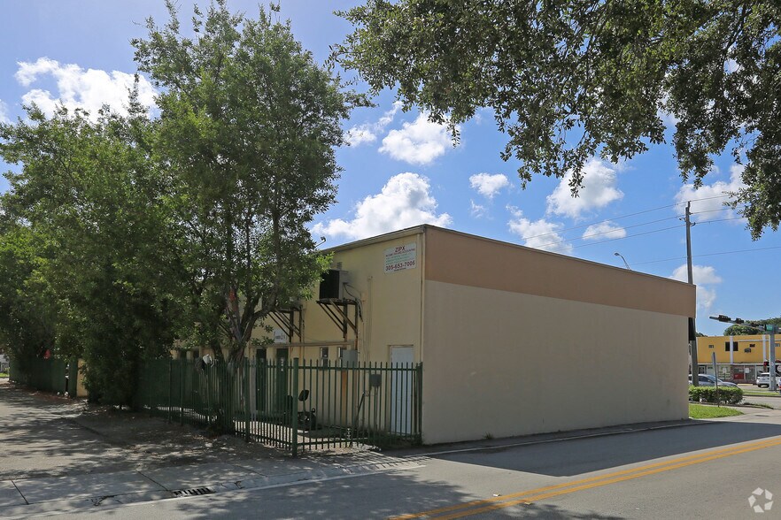 More Photos Of 357-379 NE 167th St, Miami Storefront For Lease