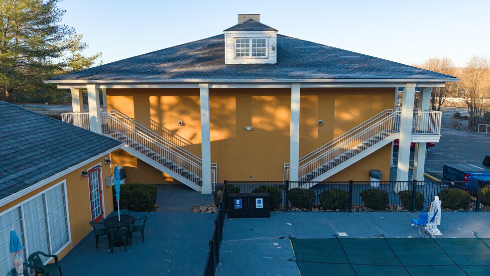 More Photos Of 119 Pinnacle Dr, Johnson City Hotel For Sale