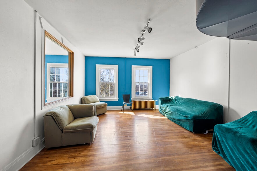 More Photos Of 1619 W Ward Ave, High Point Specialty For Lease