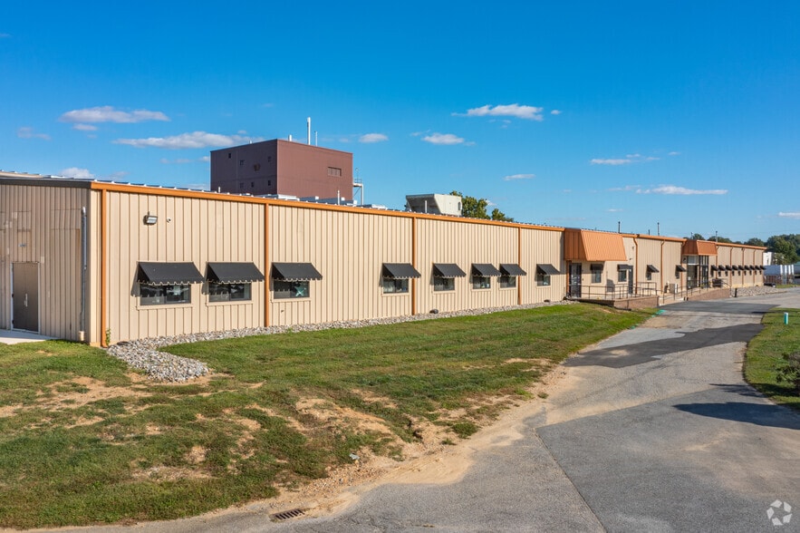 More Photos Of 701-703 Industrial Dr, Middletown Manufacturing For Lease