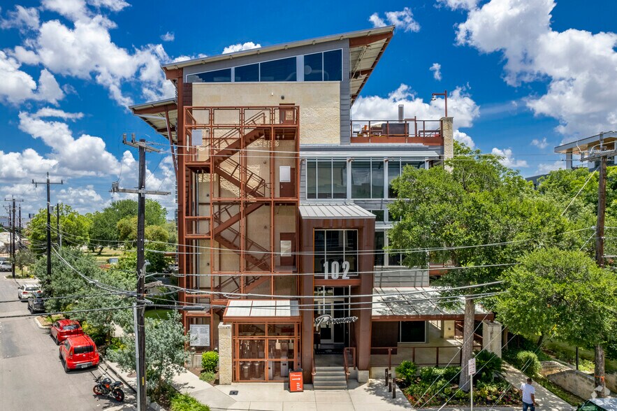 More Photos Of 102 9th St, San Antonio Office For Sale