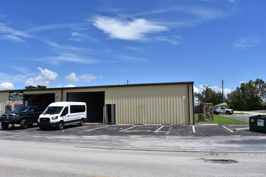 More Photos Of 12295 Automobile Blvd, Clearwater Warehouse For Lease
