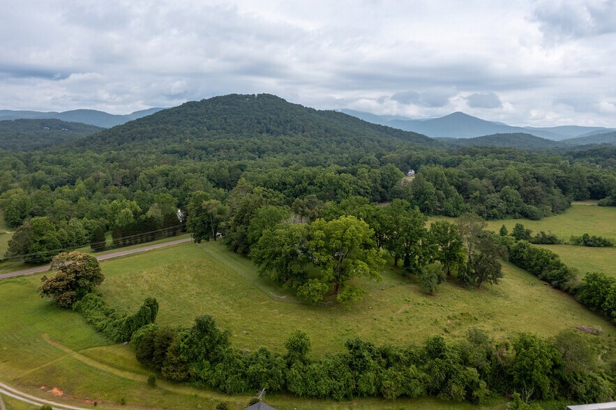 More Photos Of 1526 Highway 255 N, Sautee Nacoochee Hotel For Sale