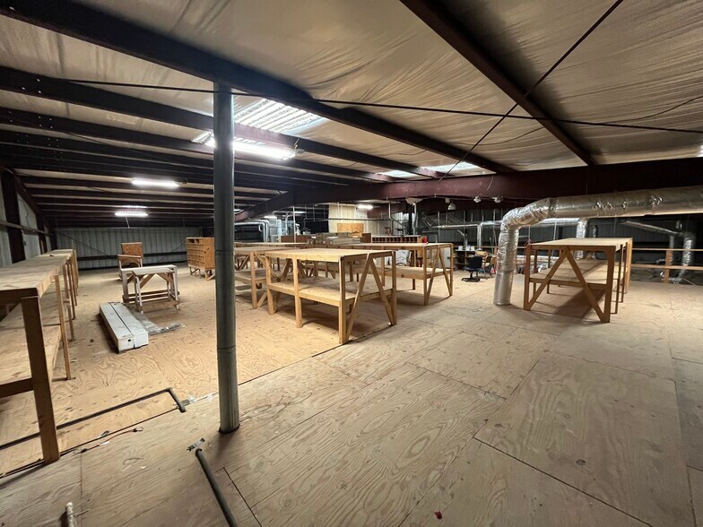 More Photos Of 10858 FM 346 W, Flint Office For Sale