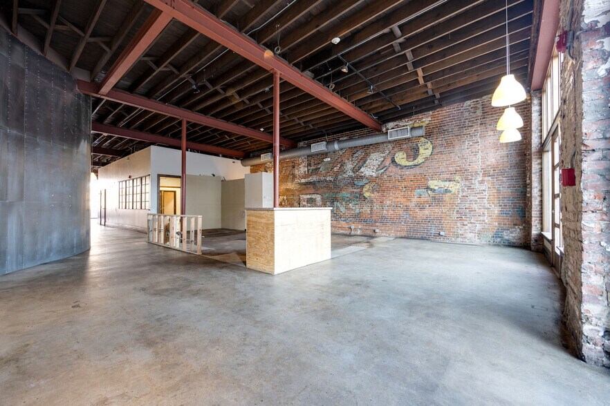 More Photos Of 1437 Market St, Chattanooga Storefront For Lease