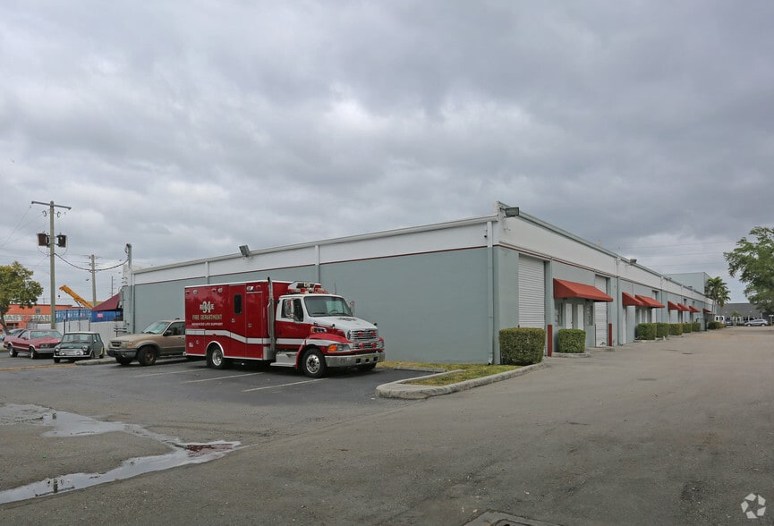 More Photos Of 2870 Stirling Rd, Hollywood Light Distribution For Sale