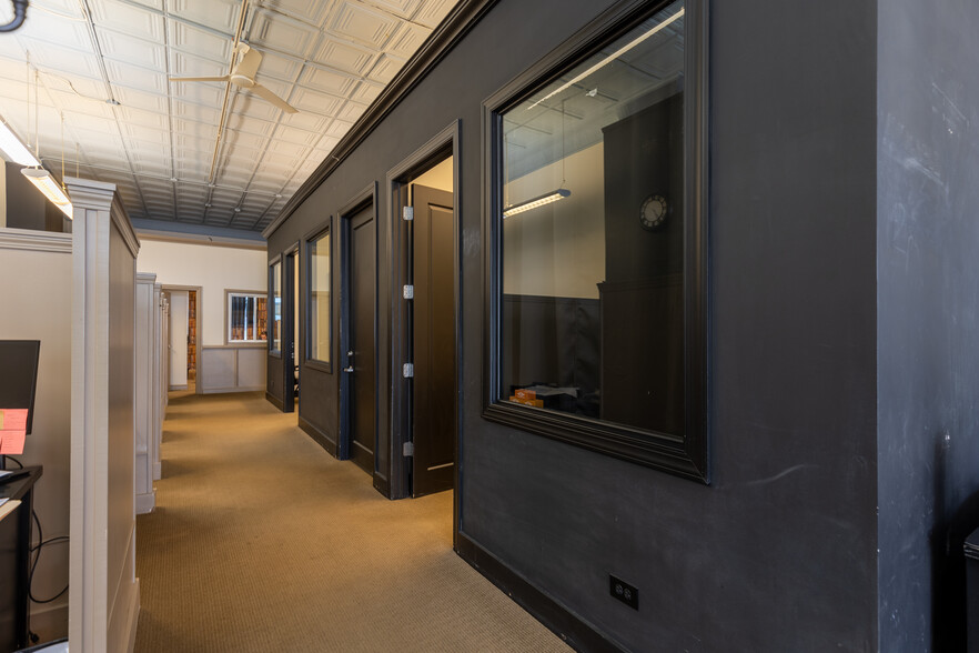 More Photos Of 827 N Milwaukee Ave, Chicago Storefront Retail Office For Sale