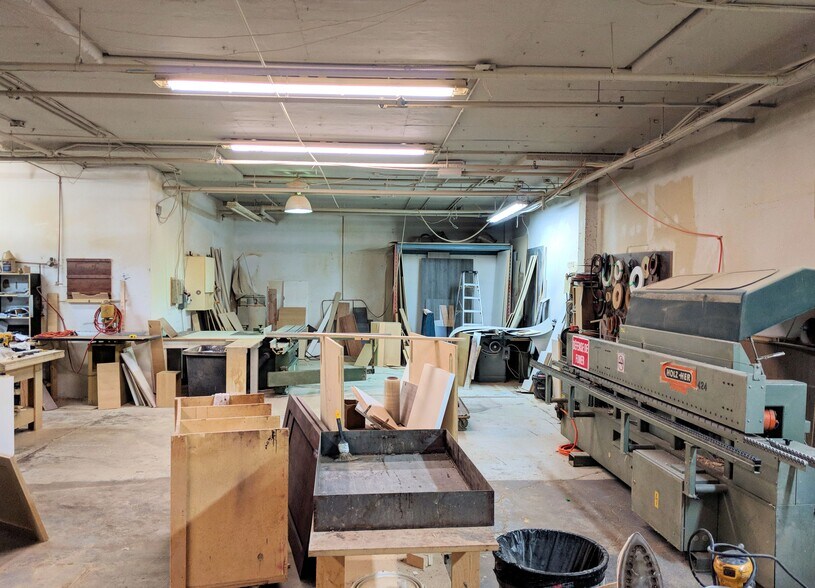 More Photos Of 7314 Av René-Descartes, Montréal Industrial For Sale