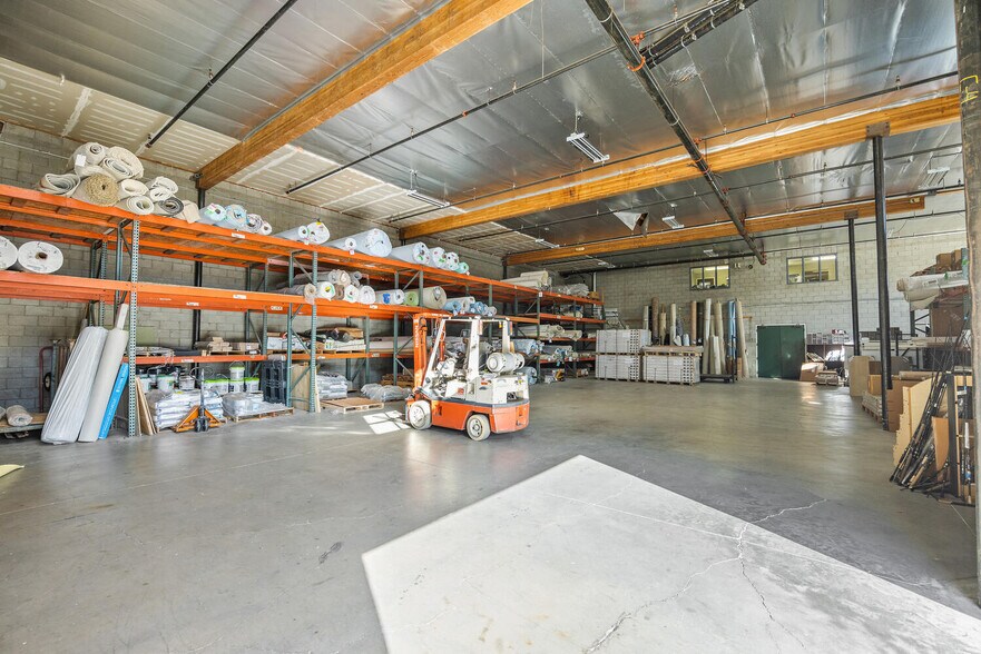More Photos Of 28350 Roadside Dr, Agoura Hills Storefront For Sale