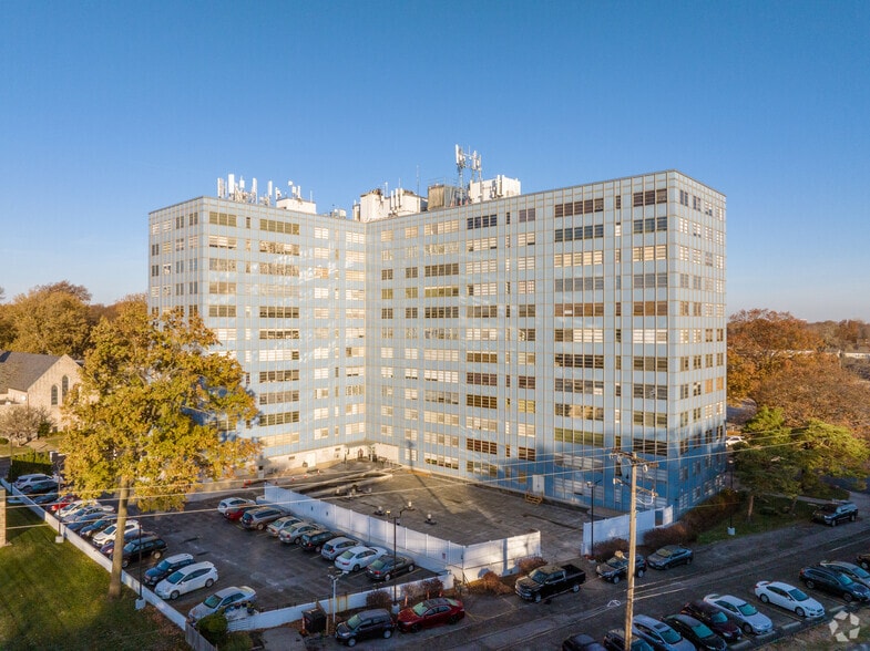 Primary Photo Of 333 W Meyer Blvd, Kansas City Apartments For Sale