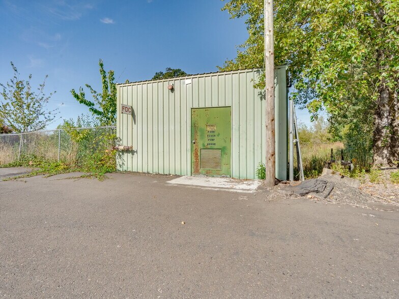 More Photos Of 16700 S Highway 99W, Amity Distribution For Sale