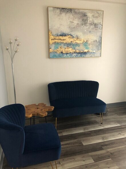 More Photos Of 200 Great Rd, Bedford Storefront Retail Office For Lease