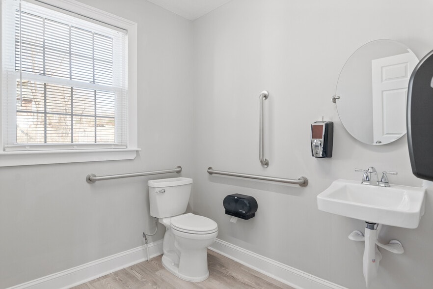 More Photos Of 44 4th St NW, Pulaski Office For Sale