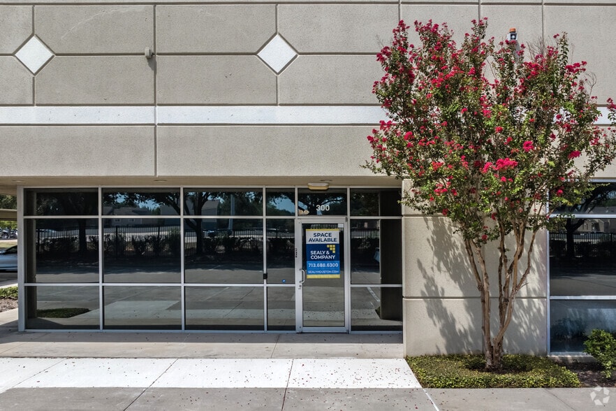 More Photos Of 10010 W Sam Houston Pky S, Houston Unknown For Lease