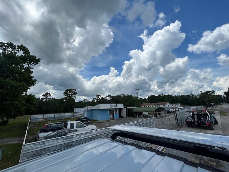 More Photos Of 6480 Restlawn Dr, Jacksonville Auto Repair For Sale