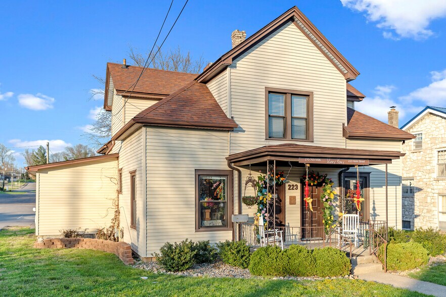 More Photos Of 223 Helm St, Elizabethtown General Retail For Sale