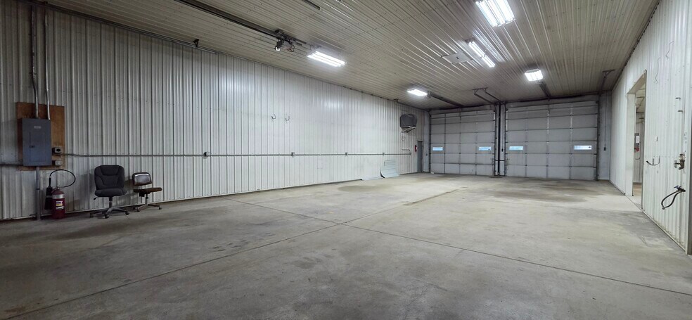 More Photos Of 121 Myrtle Ave S, Annandale Industrial For Sale