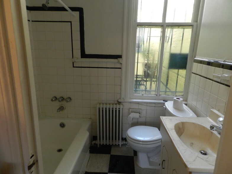 More Photos Of 1674 Irving St NW, Washington Apartments For Sale