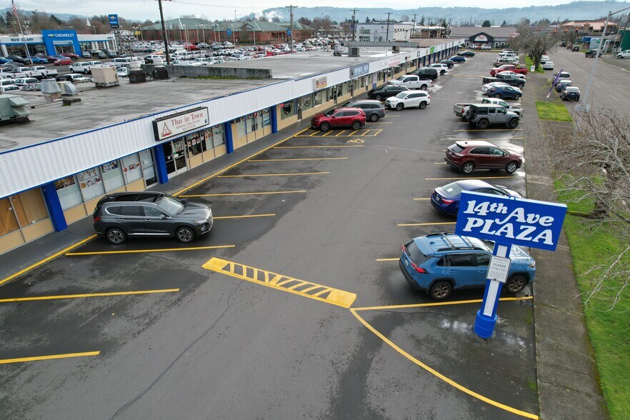 Primary Photo Of 1008-1048 14th Ave, Longview Storefront Retail Office For Sale