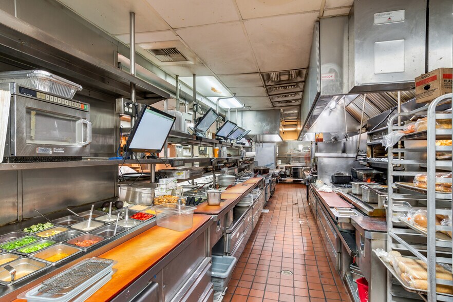 More Photos Of 1905 S Commerce Center Dr E, San Bernardino Restaurant For Lease