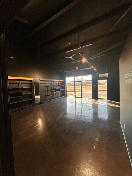 More Photos Of 15017 S Grant St, Bixby Warehouse For Lease