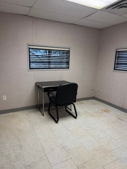 More Photos Of 10543 Hwy 87, Adkins Office For Lease