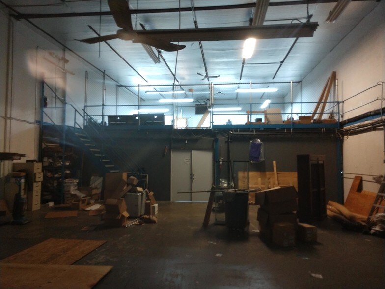 More Photos Of 3011-3015 Greene St, Hollywood Showroom For Lease