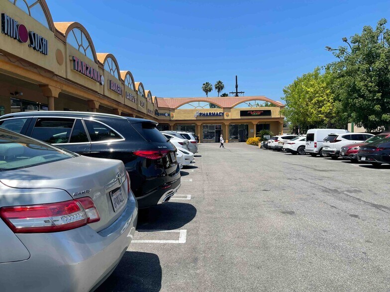 More Photos Of 19001-19015 Ventura Blvd, Tarzana Storefront Retail Office For Lease