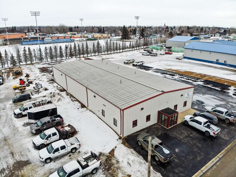 More Photos Of 114 12th Ave SW, Stanley Service For Sale