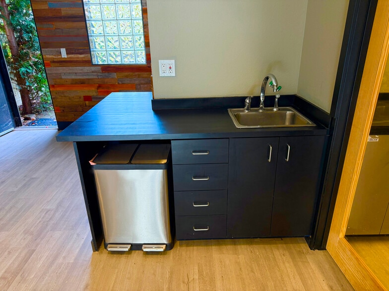 More Photos Of 2629 N Lombard St, Portland Office For Sale