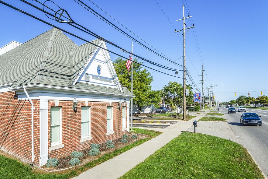 More Photos Of 22575 Telegraph Rd, Southfield Storefront Retail Office For Sale