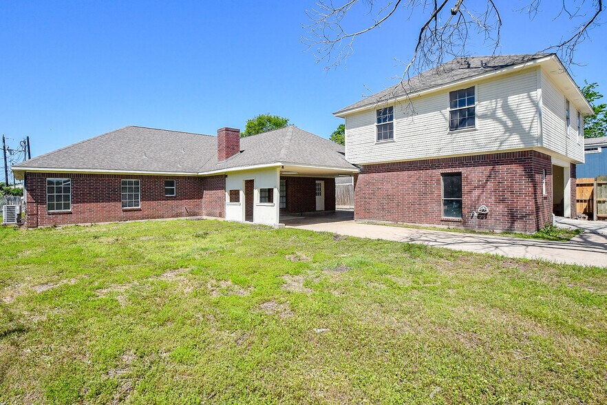 More Photos Of 1411 1/2 Guadalupe St, Stafford Office Residential For Sale