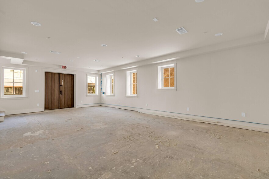 More Photos Of 108 S Lafayette St, Starkville Storefront Retail Office For Lease