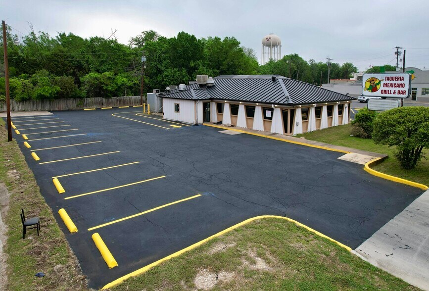 More Photos Of 4019 N 19th St, Waco Restaurant For Sale