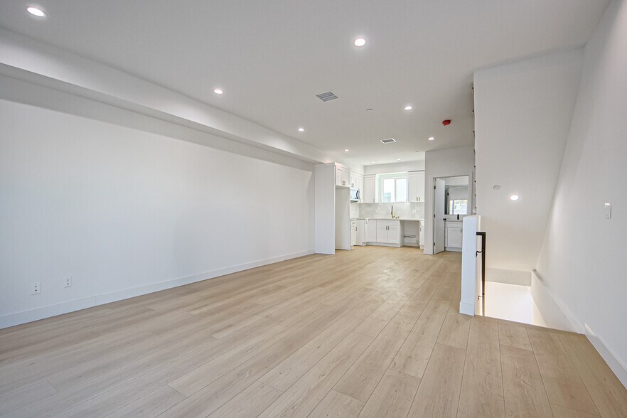 More Photos Of 2404 S Cochran Ave, Los Angeles Apartments For Sale
