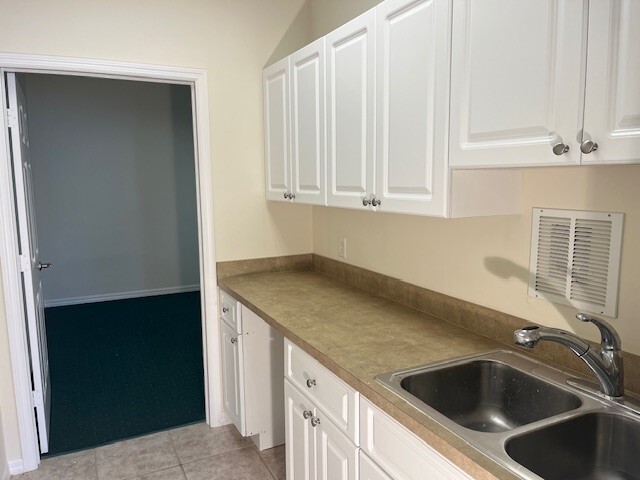 More Photos Of 9015 Americana Rd, Vero Beach Medical For Lease