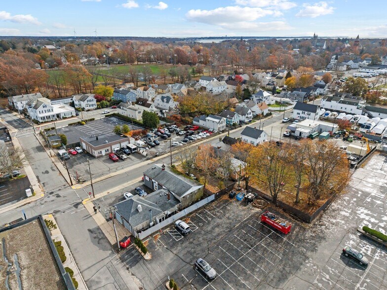 More Photos Of 98 Middle St, Fairhaven Service For Sale