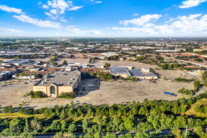 More Photos Of 12818 Willow Centre, Houston Office Residential For Sale