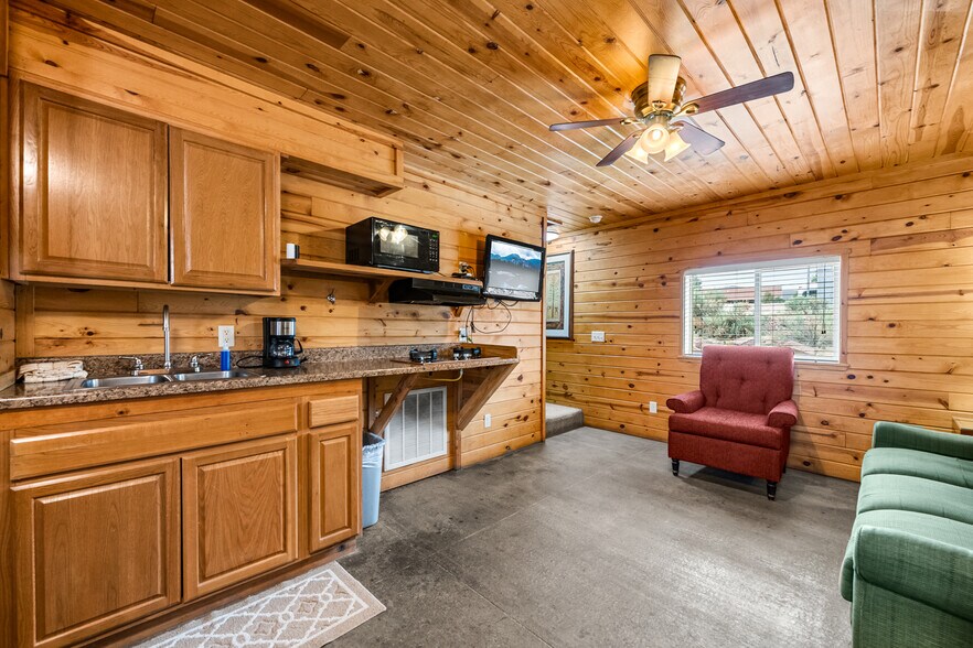 More Photos Of 1050 South Blvd, Dutch John Hotel For Sale