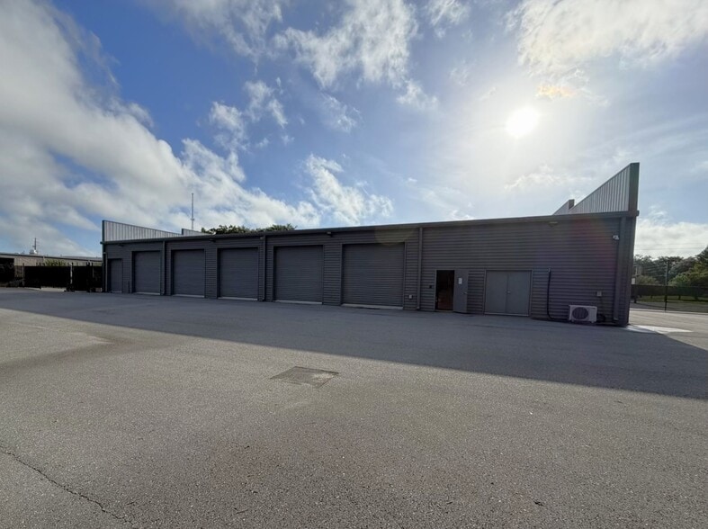 More Photos Of 5901 N W St, Pensacola General Retail For Sale