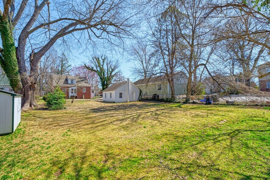 More Photos Of 121 N Hatcher Ave, Purcellville Office For Sale