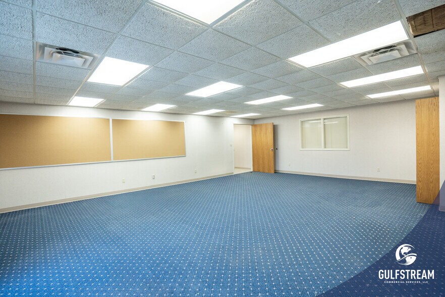 More Photos Of 5620 Old 54 hwy, Philpot Warehouse For Lease