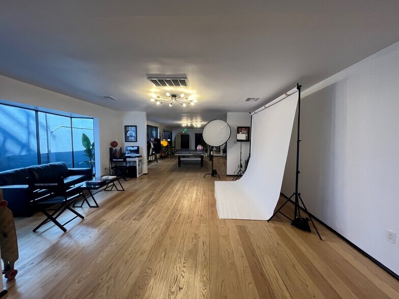 More Photos Of 7910-7928 W 3rd St, Los Angeles Storefront For Lease