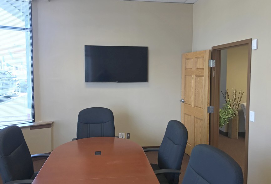 More Photos Of 101-129 Main St W, Waconia Medical For Lease