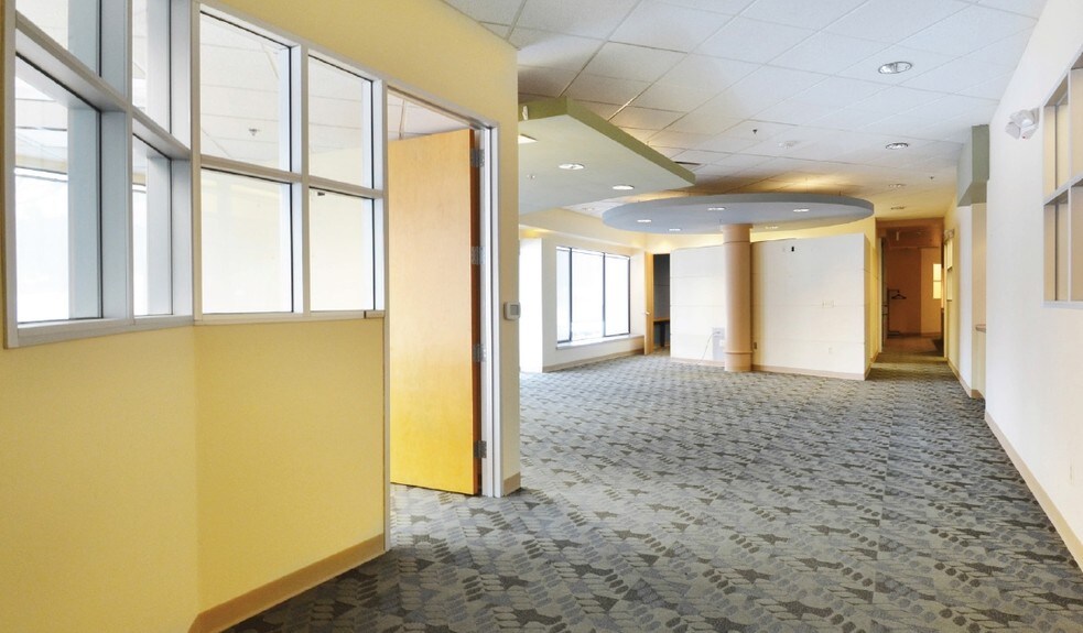 More Photos Of 34555 W 12 Mile Rd, Farmington Hills Office For Sale