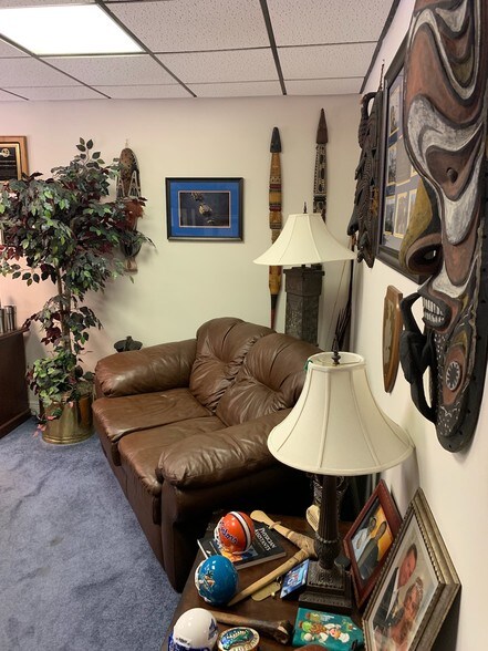 More Photos Of 4215 Edgewater Dr, Orlando Office For Lease