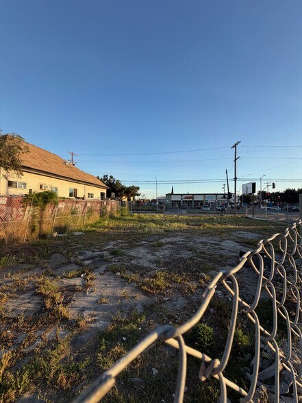 More Photos Of 4366 Compton Ave, Los Angeles Land For Sale