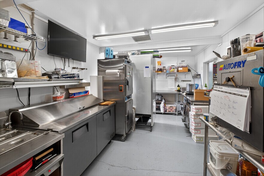 More Photos Of 14969 W Bow Hill Rd, Bow Bar For Sale